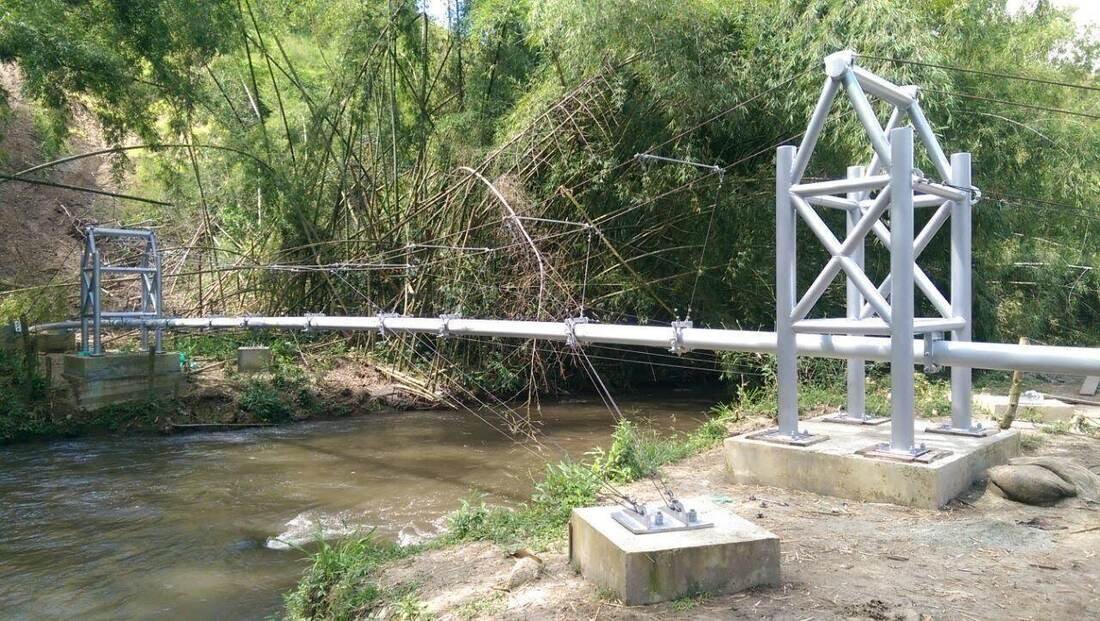 Cruce aéreo para tubería sobre un río